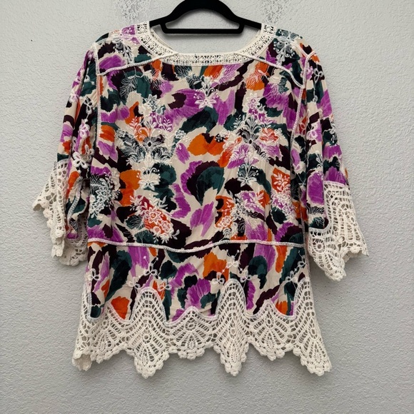 Democracy Three Quarter Sleeve V-Notch Neck Peplum Crochet Printed Woven Top M - Picture 9 of 15